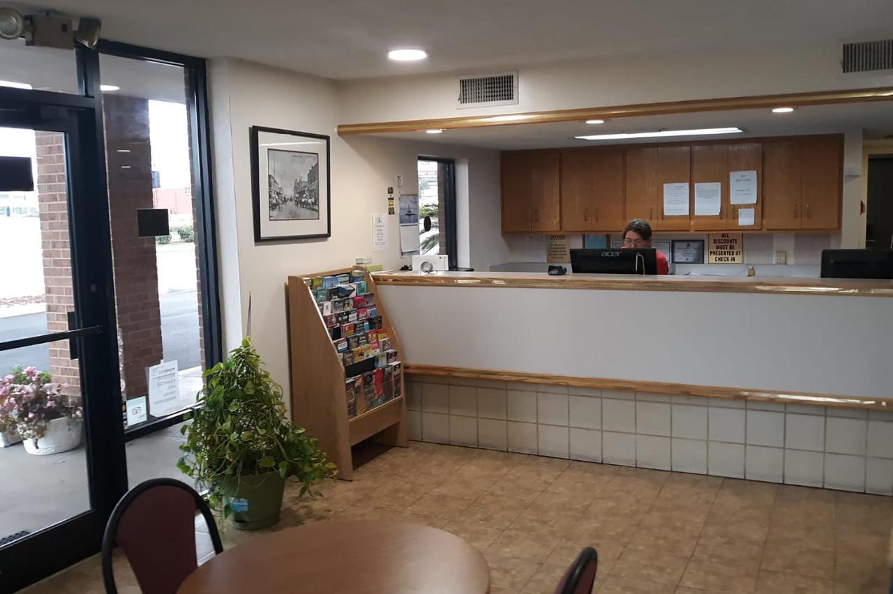 Super Value Inn Valdosta Zewnętrze zdjęcie