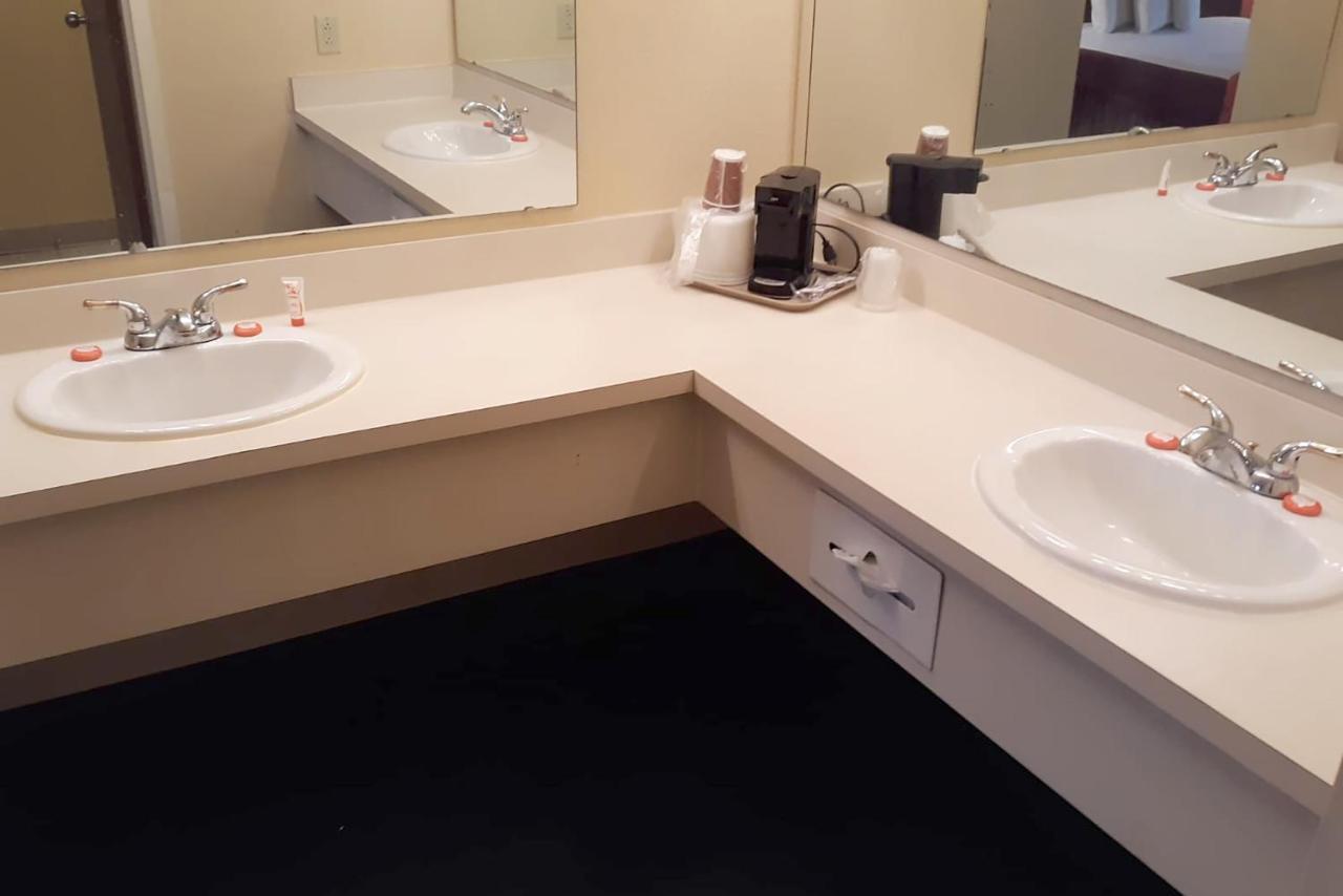 Super Value Inn Valdosta Zewnętrze zdjęcie
