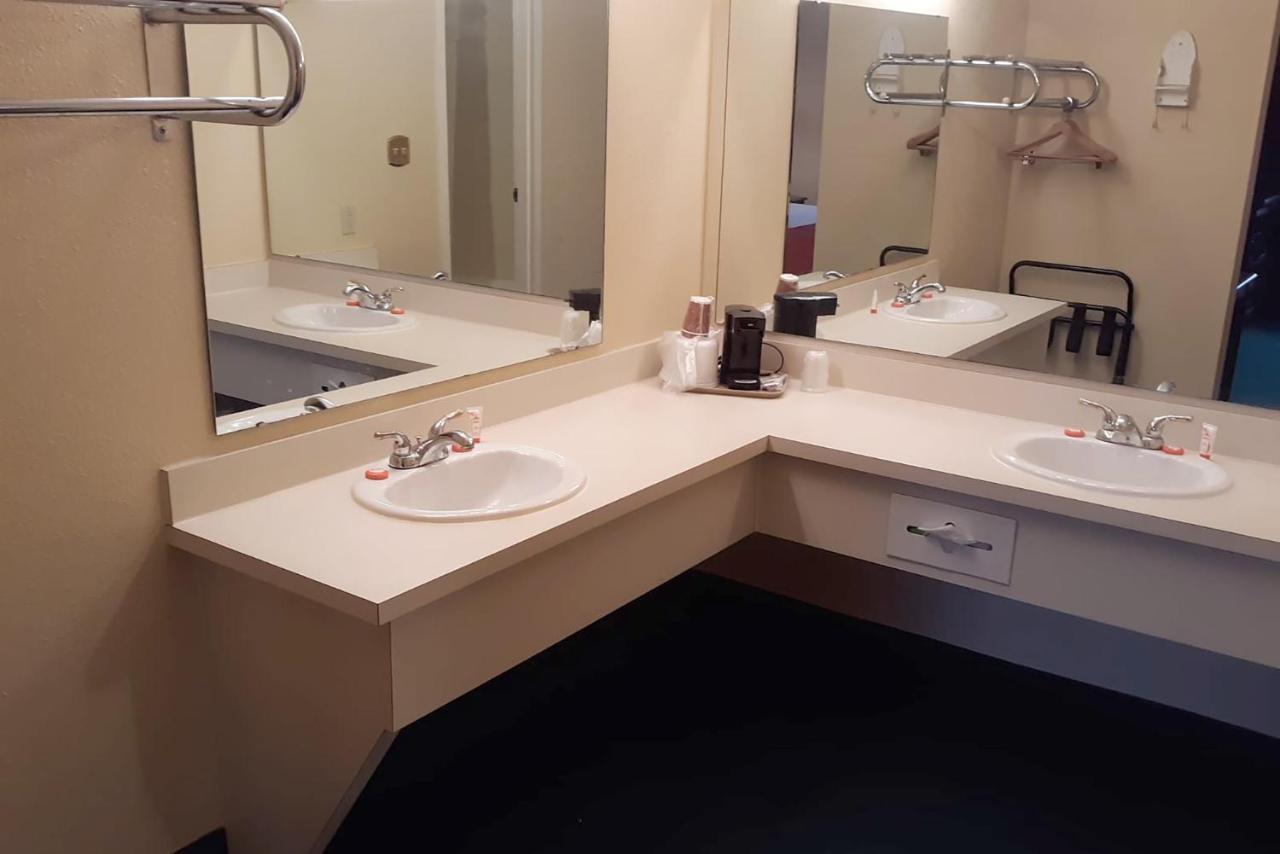 Super Value Inn Valdosta Zewnętrze zdjęcie